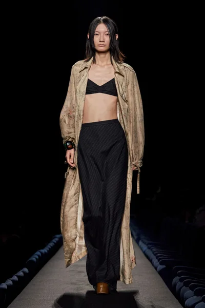 Look 3